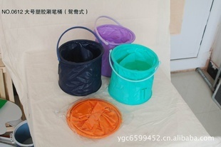 塑胶涮笔筒